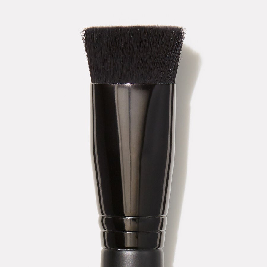 triangular-buffing-foundation-brush-f6 85106_b_TriangularBuffingFoundationBrushwebA.jpg