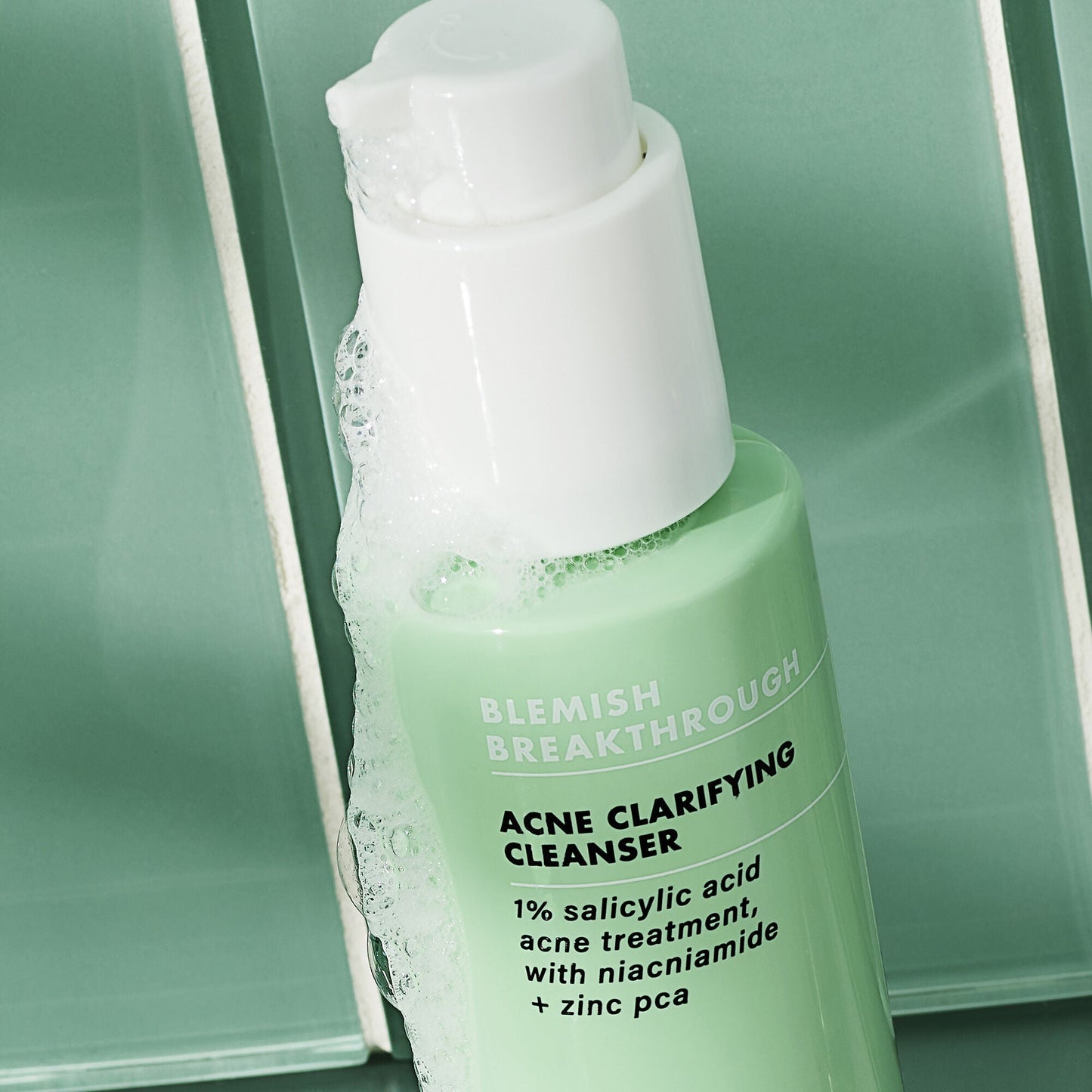 blemish-breakthrough-acne-clarifying-cleanser-j5 02_021622_SL_BT_Cleanser_Back_Lighter_0129_FStack_FINAL_IGF_V2_eb5b7c7b-2de7-4b4a-8d54-43ee3b07523f.jpg