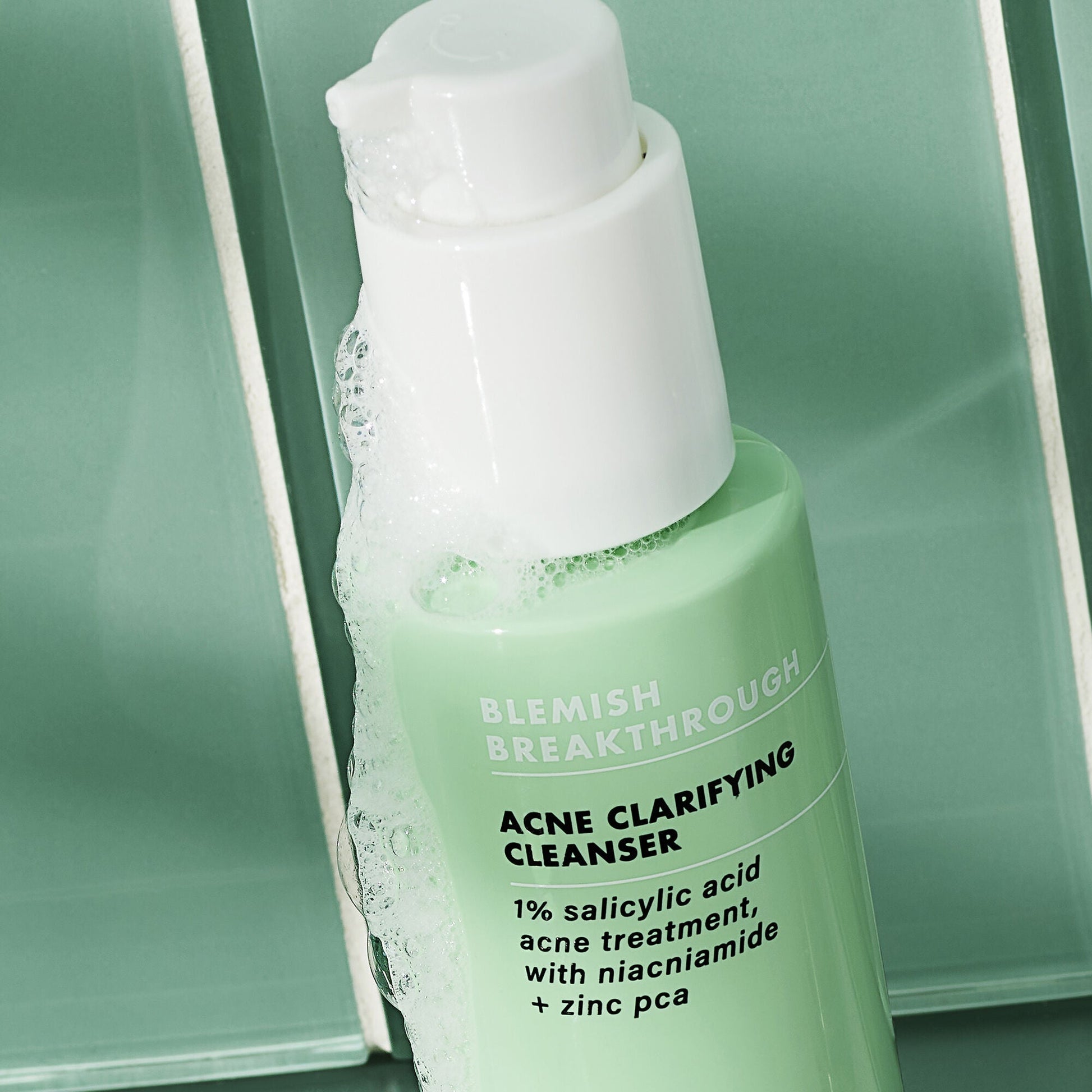 blemish-breakthrough-acne-clarifying-cleanser-j5 02_021622_SL_BT_Cleanser_Back_Lighter_0129_FStack_FINAL_IGF_V2_eb5b7c7b-2de7-4b4a-8d54-43ee3b07523f.jpg