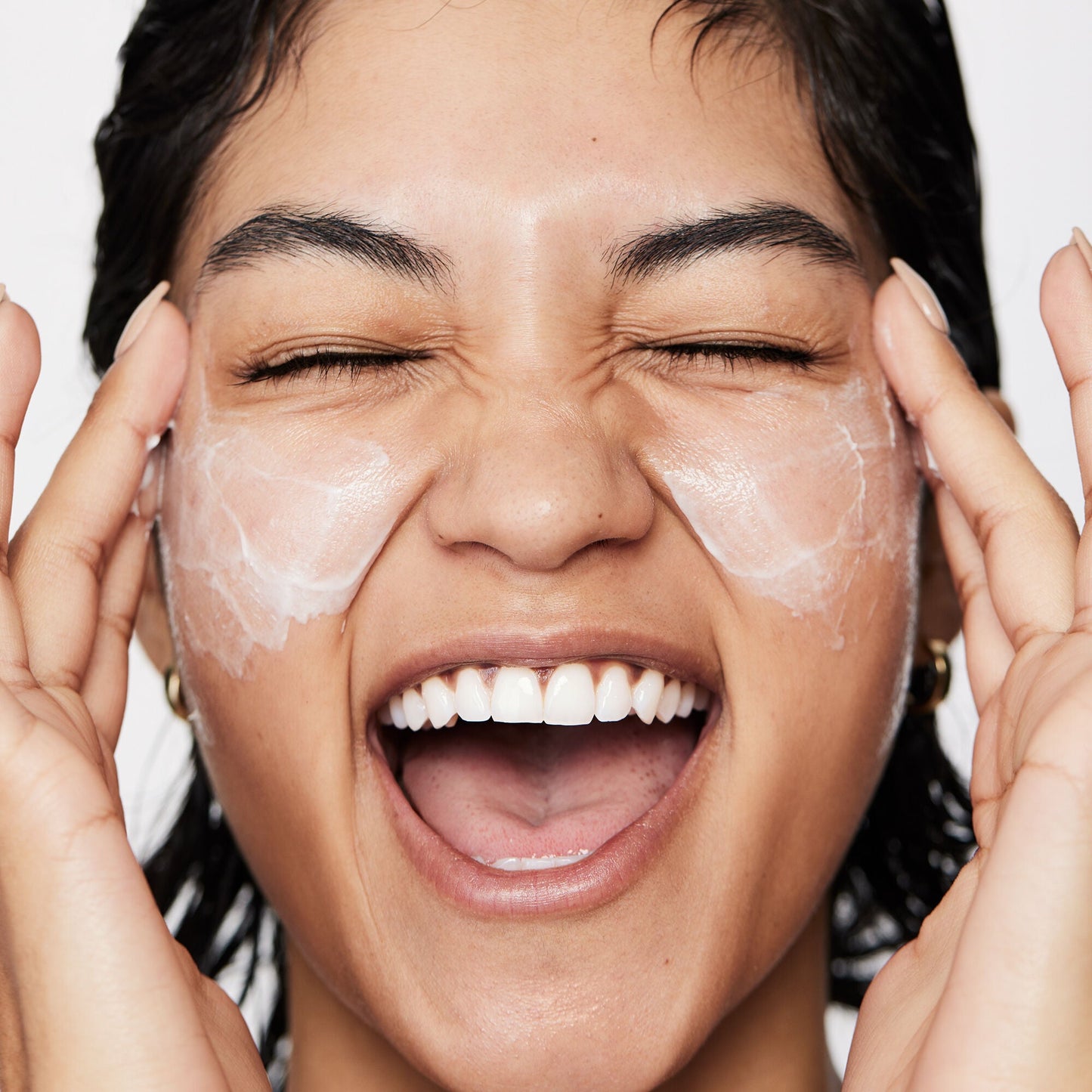 pure-skin-moisturizer-w4 040822_Model_Pure-Moisturizer_200_RT2-V1_RGB040822_Model_Pure-Moisturizer_200_RT2-V1_V1_IGF.jpg