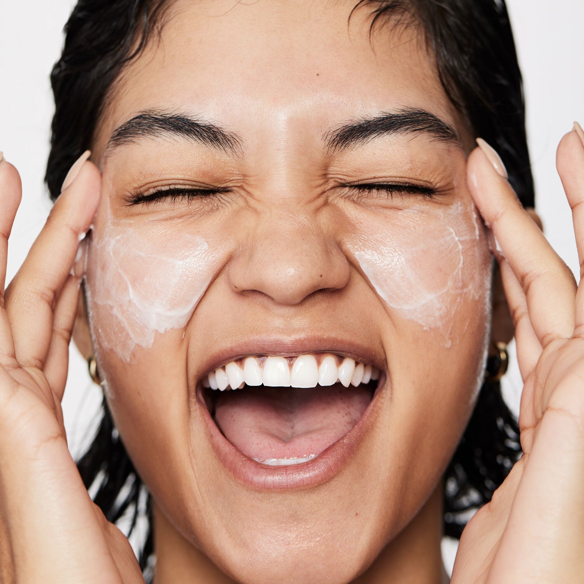 pure-skin-moisturizer-w4 040822_Model_Pure-Moisturizer_200_RT2-V1_RGB040822_Model_Pure-Moisturizer_200_RT2-V1_V1_IGF.jpg
