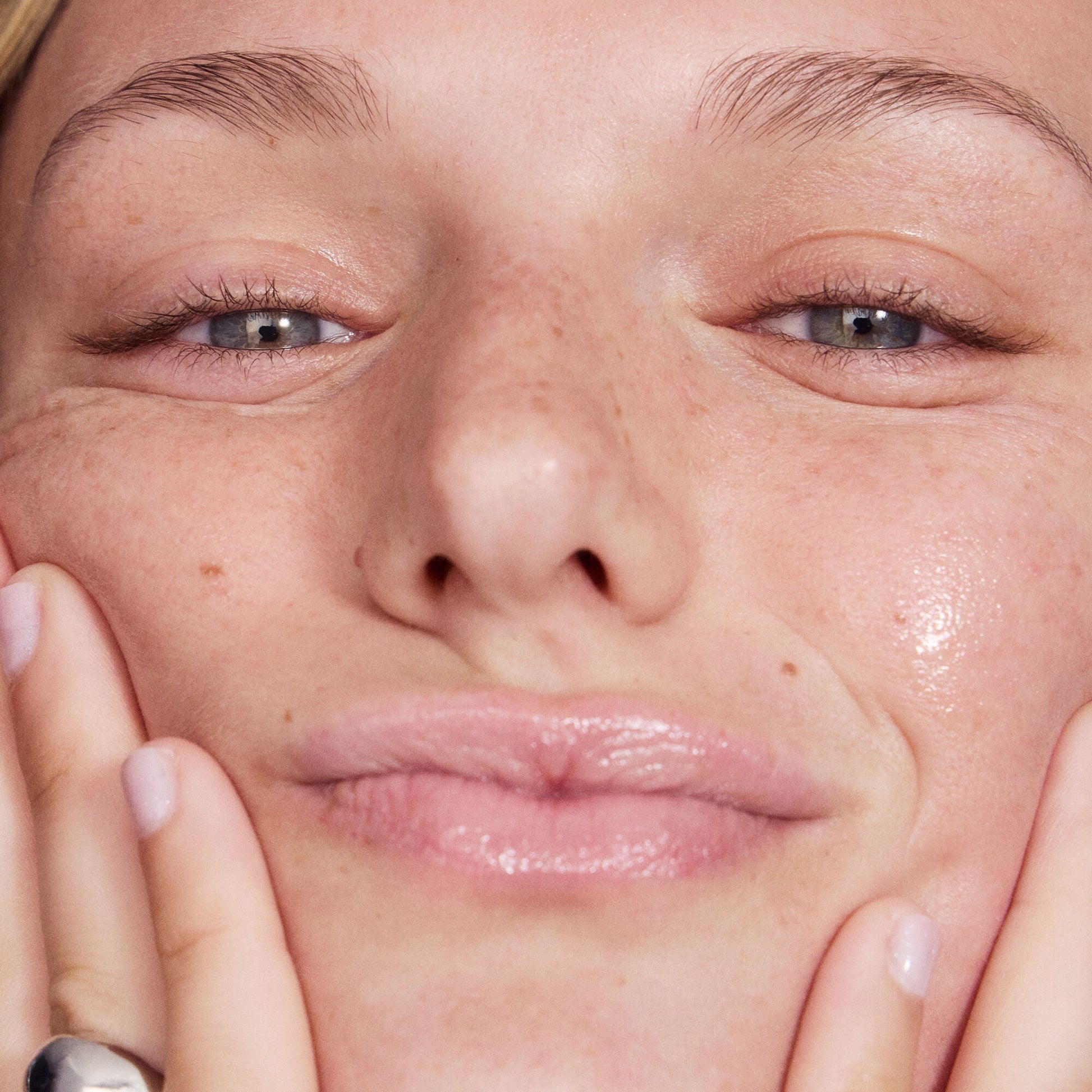thirst-burst-pore-fecting-toner-j7 042125_SKIN_TBT_Madison_ModelApp_1086_RGB_IGF.jpg