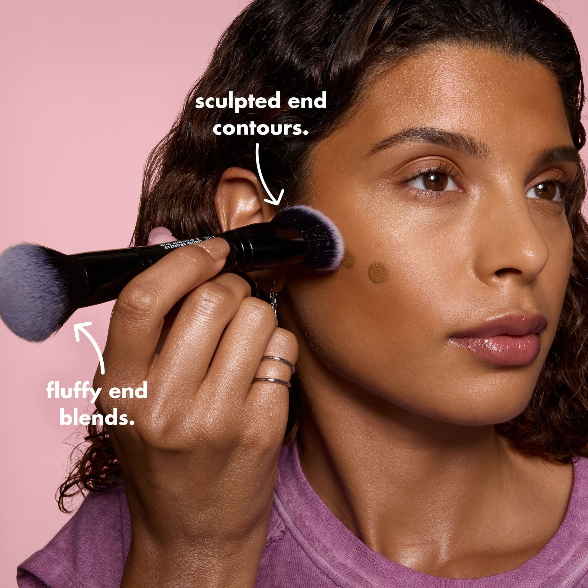 liquid-bronzer-and-contour-duo-brush-x5 0426_EDU_LiquidBronzer_ContourDuoBrush_BenefitModel.jpg