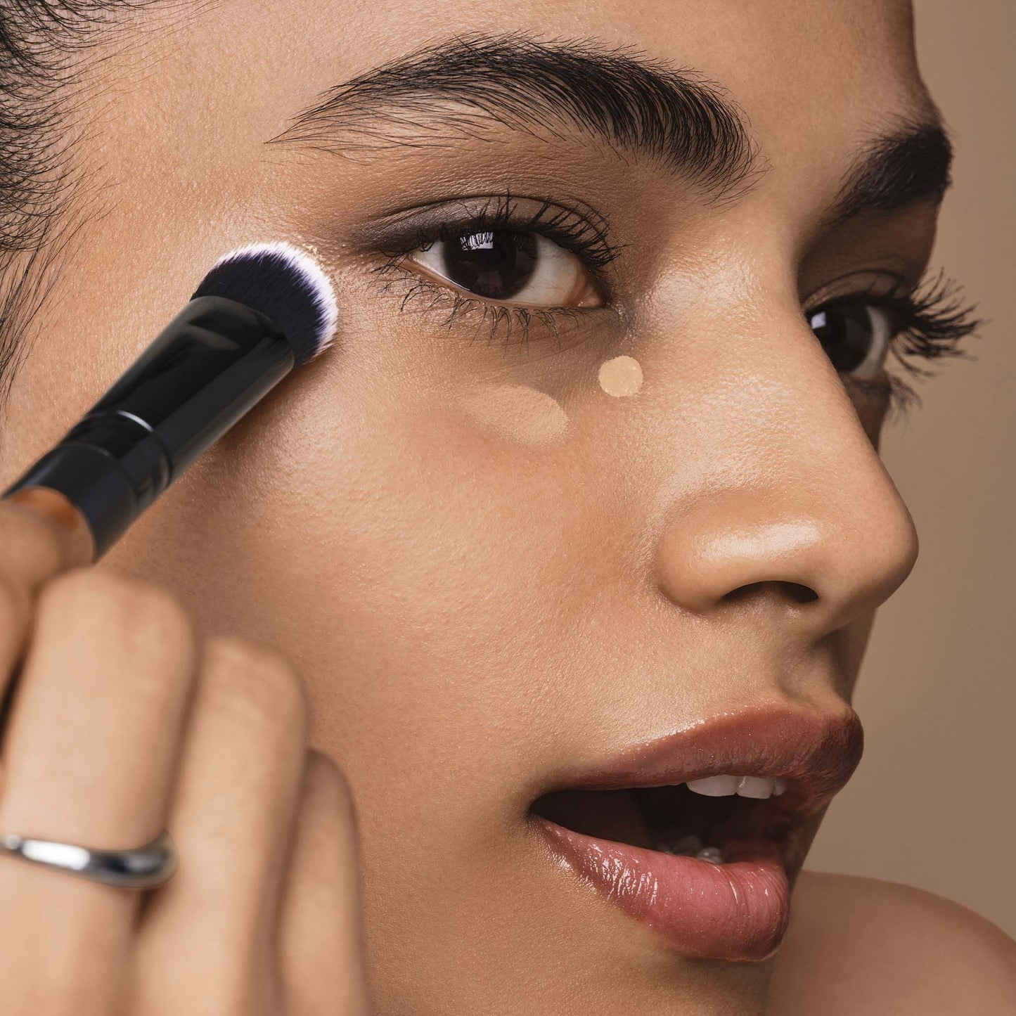 tap-and-blend-concealer-brush-w5 042925_Dipti_SoftGlam_Brushes_App_0044_477_w3QC_IGF.jpg
