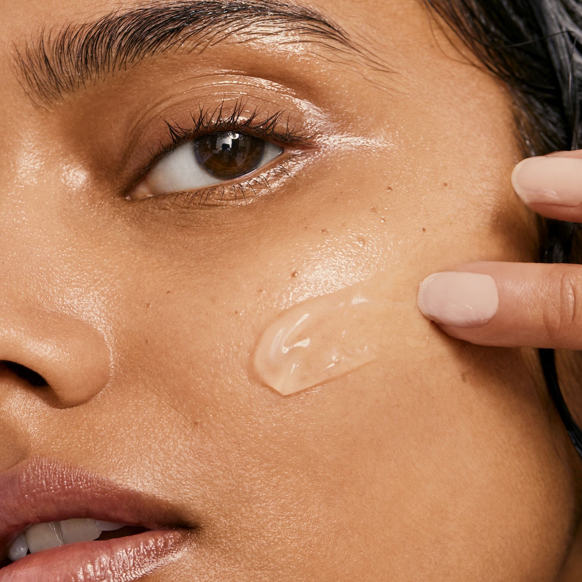 holy-hydration-gel-yeah-moisturizer-p1 060623_Ravyanshi_DewyFace_247_v3_RGB_IGF.jpg