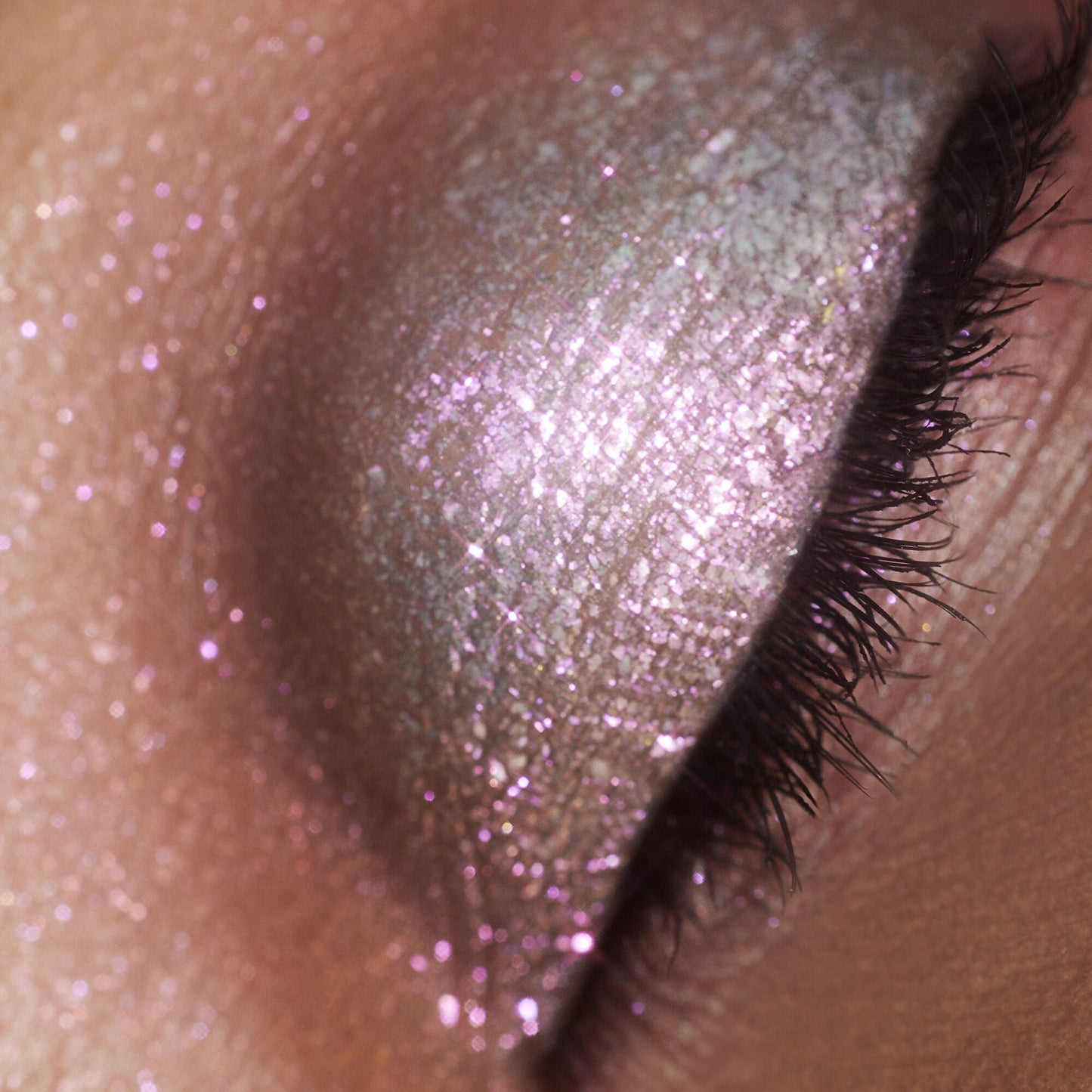 duochrome-liquid-eyeshadow-s3 061223_Chi_SparkPink_0022_FINAL_RGB_IGF.jpg
