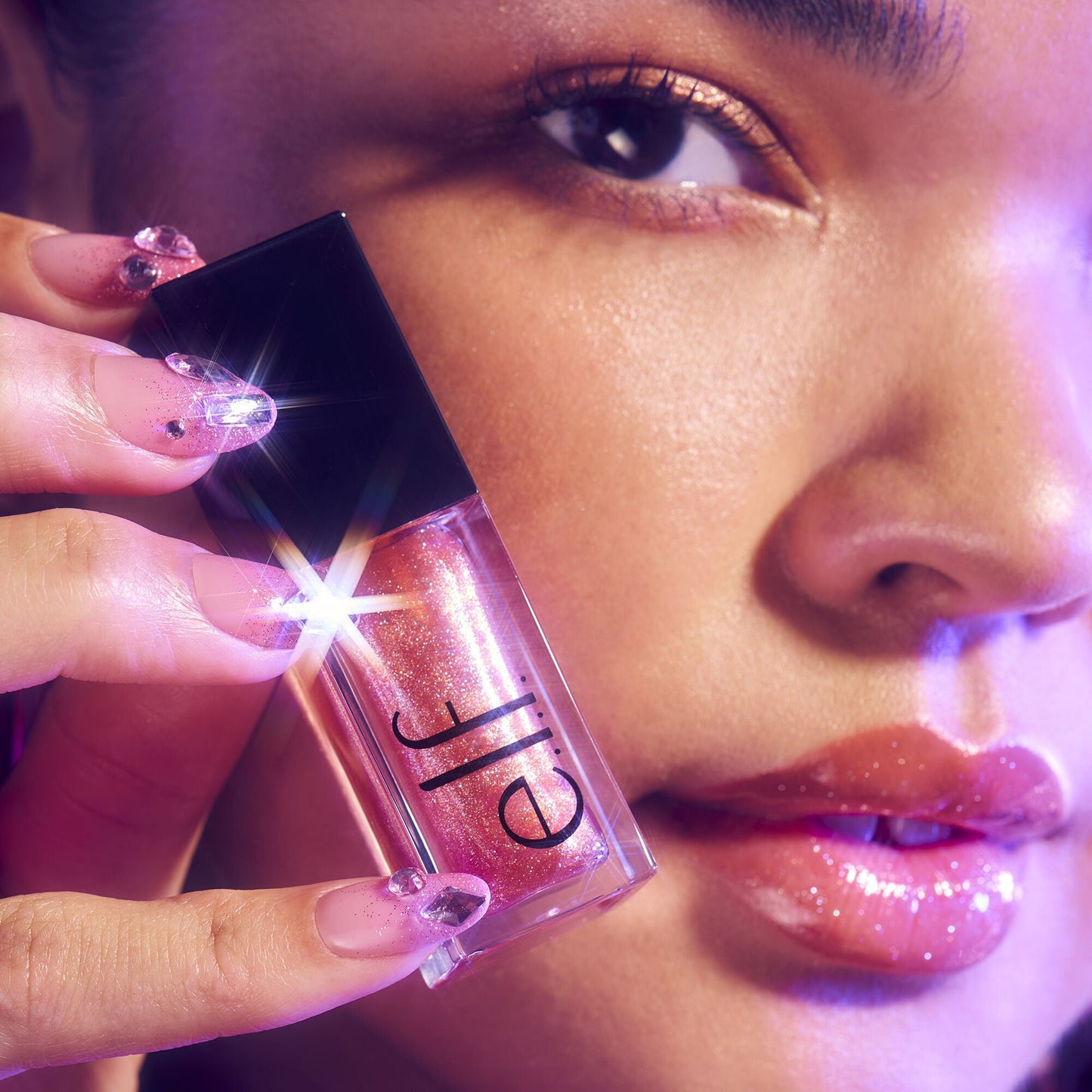 glow-reviver-plumping-lip-oil-p7 072225_Breanna_LipPlump_0391_2000x2000_0613e084-a418-44f9-b40d-c461b7a4b6db.jpg
