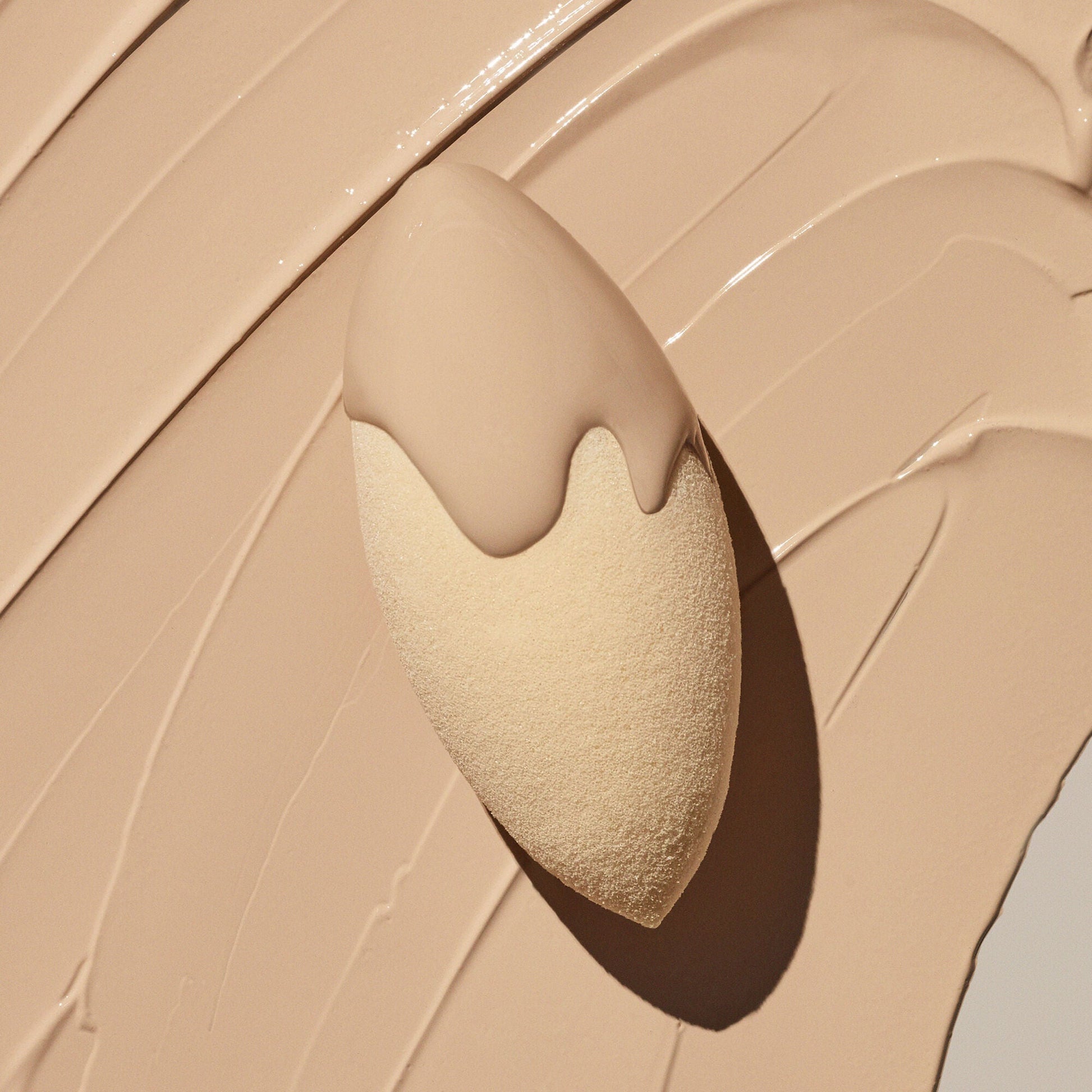 camo-concealer-sponge-z6 07312020_CamoSponge_009_IGF.jpg