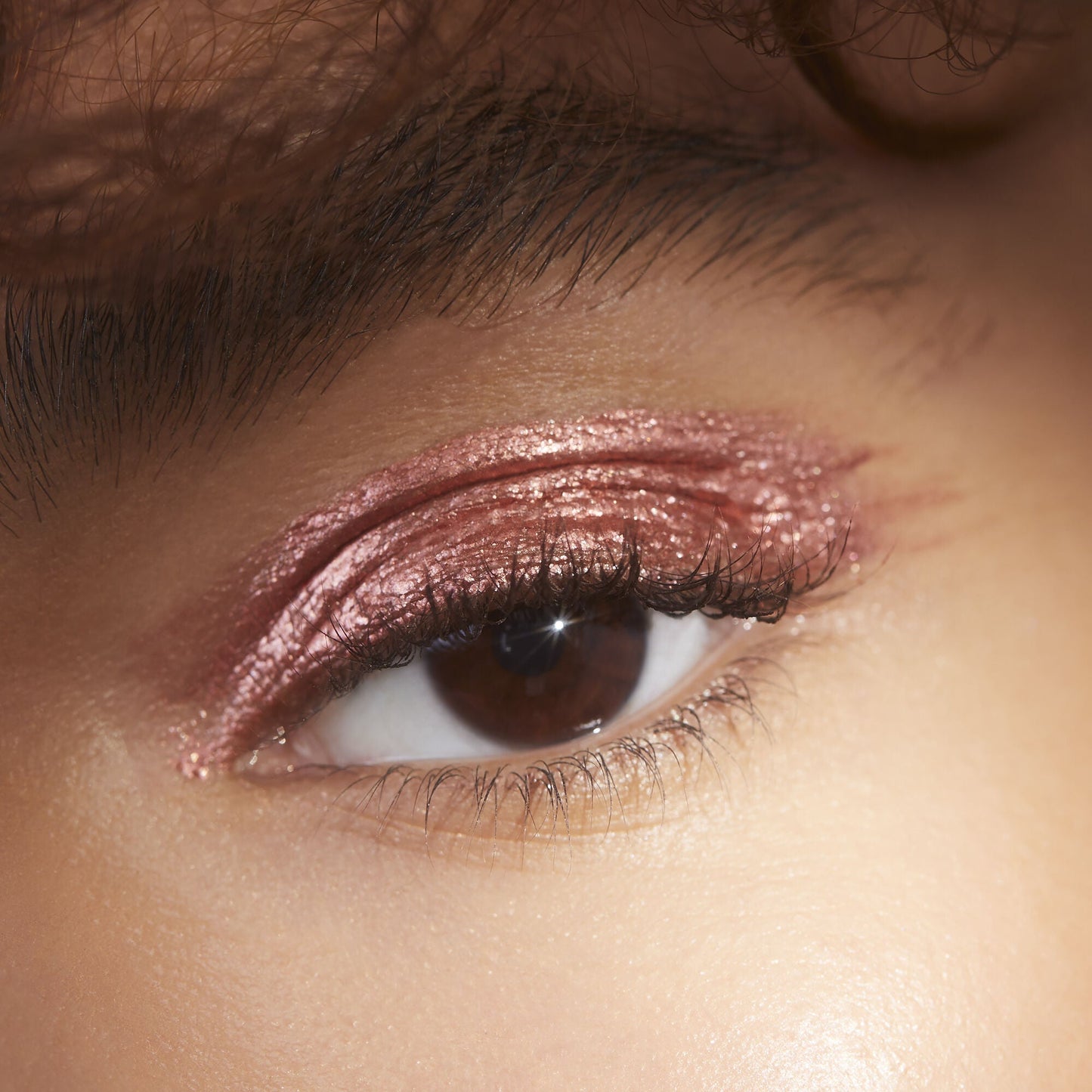 liquid-metallic-eyeshadow-v0 08112020_Alyssa_LiquidMetallic2-0088_IGF_8173dfb0-e7a2-4d33-b548-15571a3372c6.jpg