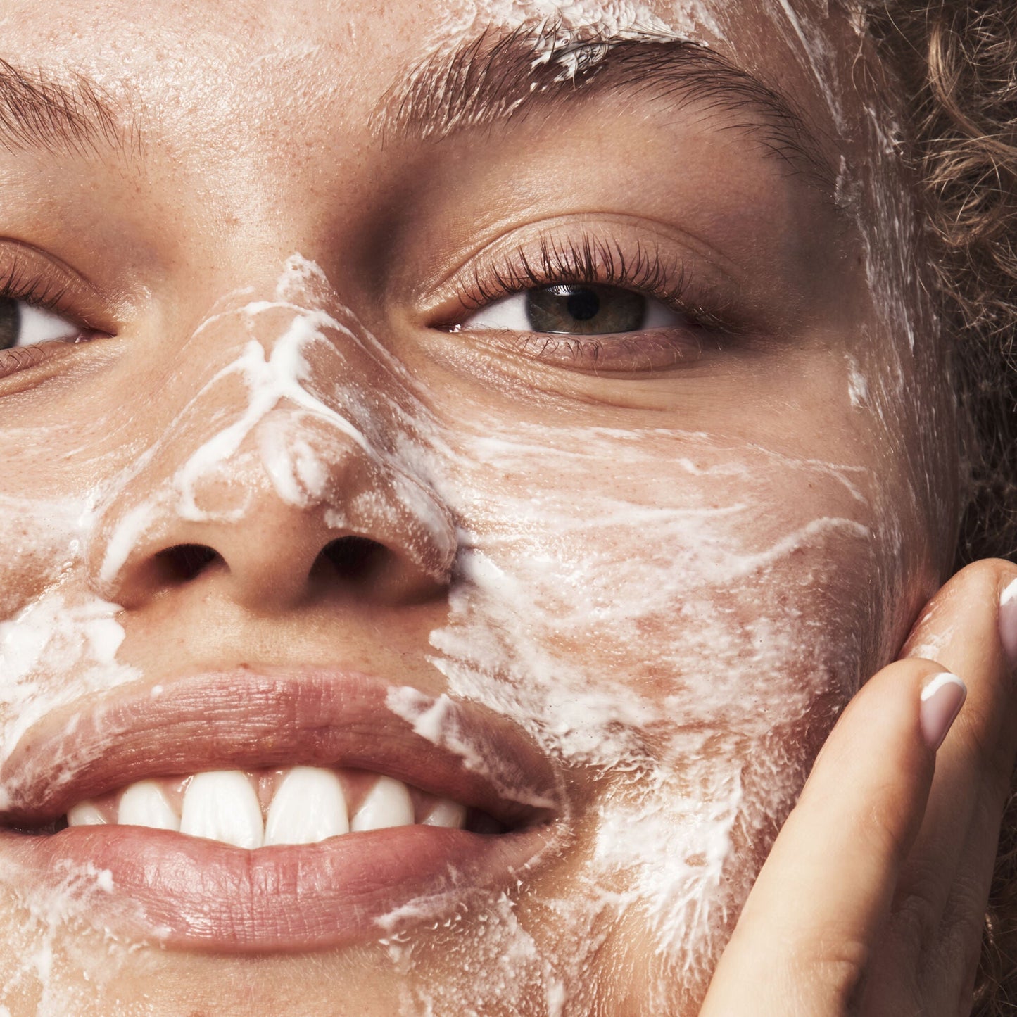 blemish-breakthrough-acne-calming-water-cream-mini-m4 121321_Marley-Acne-Regimen_0117_FINAL_IGF_7be73b38-8681-4e47-be60-37d940df0d6e.jpg
