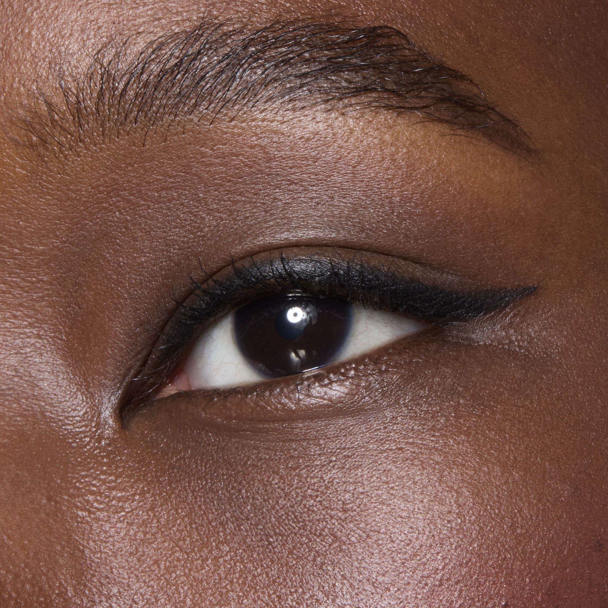 no-budge-retractable-eyeliner-v9 81330_NO_BUDGE_RETRACTABLE_EYELINER_BLACK_BILLIE_0062_V2.jpg