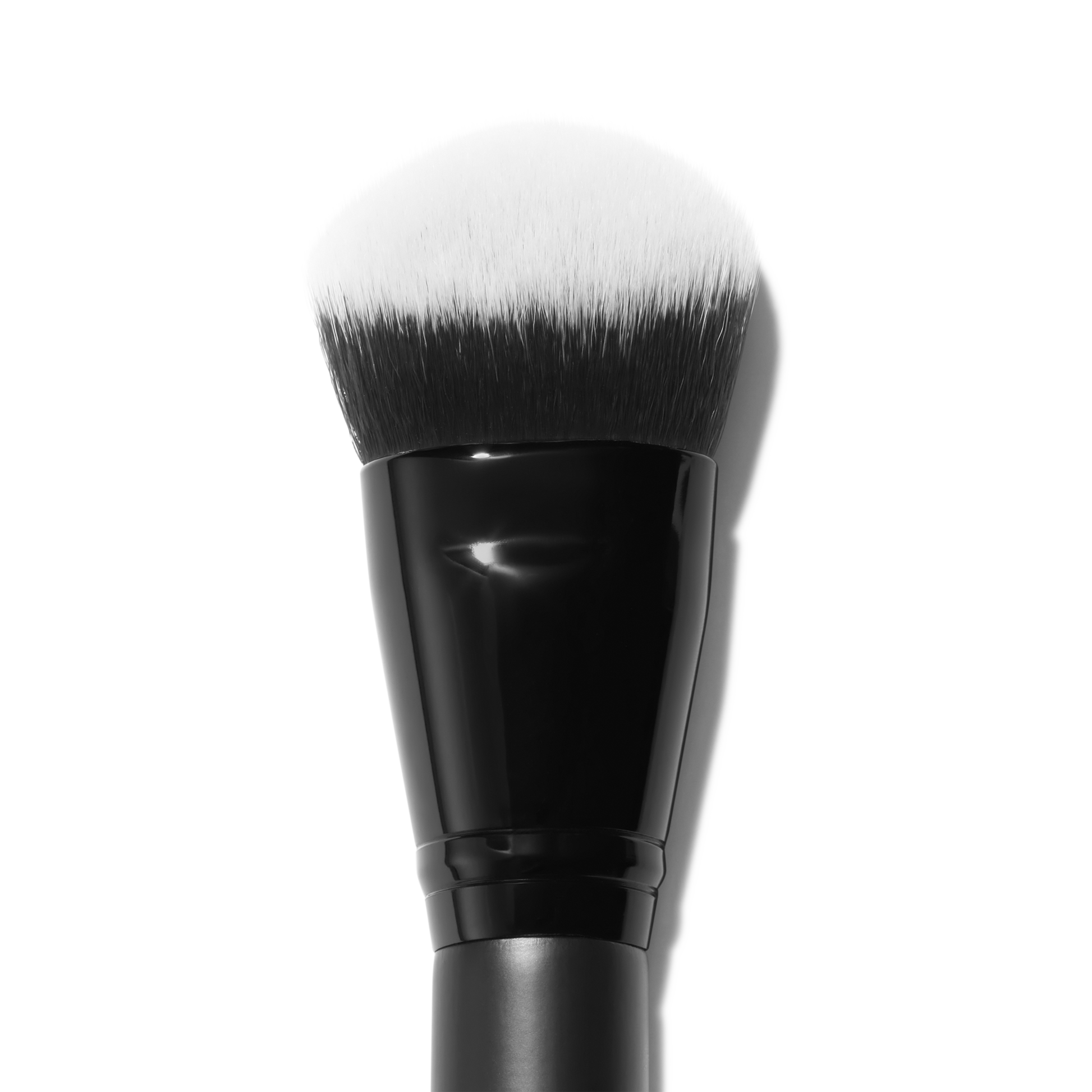 smooth-swipe-foundation-brush-c3 81456_Detail_R.png