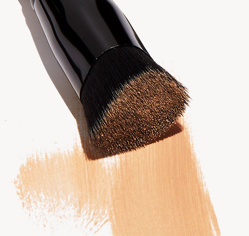 triangular-buffing-foundation-brush-f6 shot.jpg